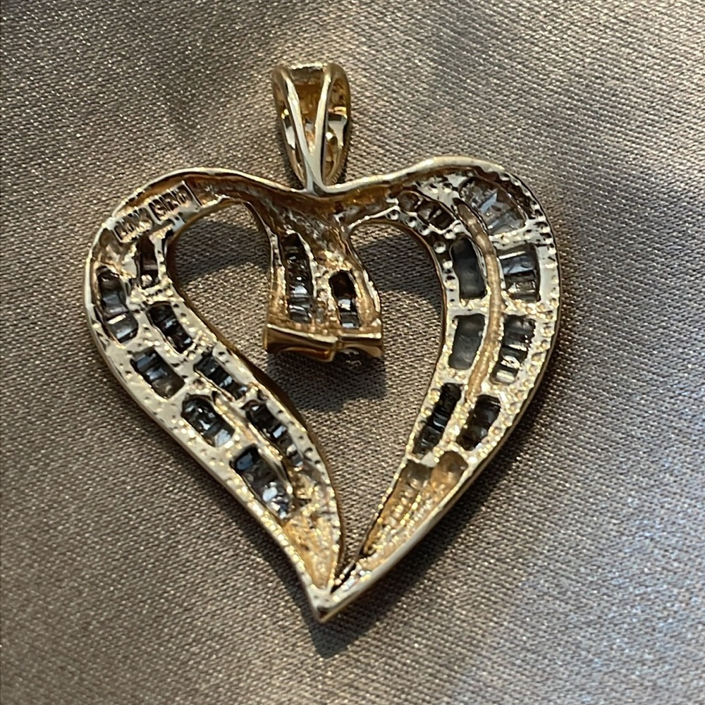 Vintage Solid 10k Natural Baguette Diamond Heart Pendant! - Picture 4 of 5